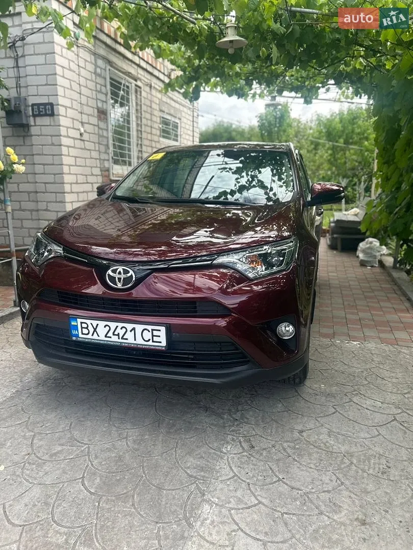 2017 Toyota RAV 4 - фото 1