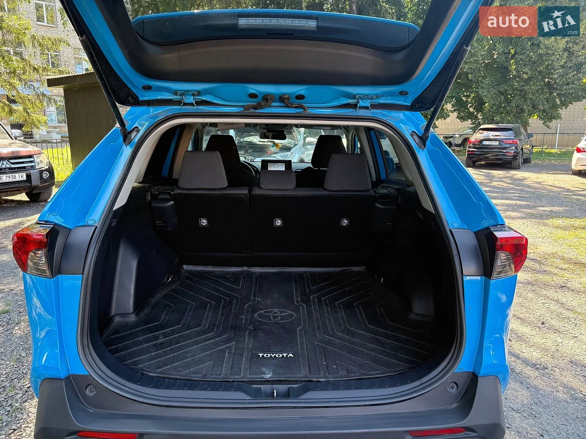 2019 Toyota RAV 4 - мініатюра 4