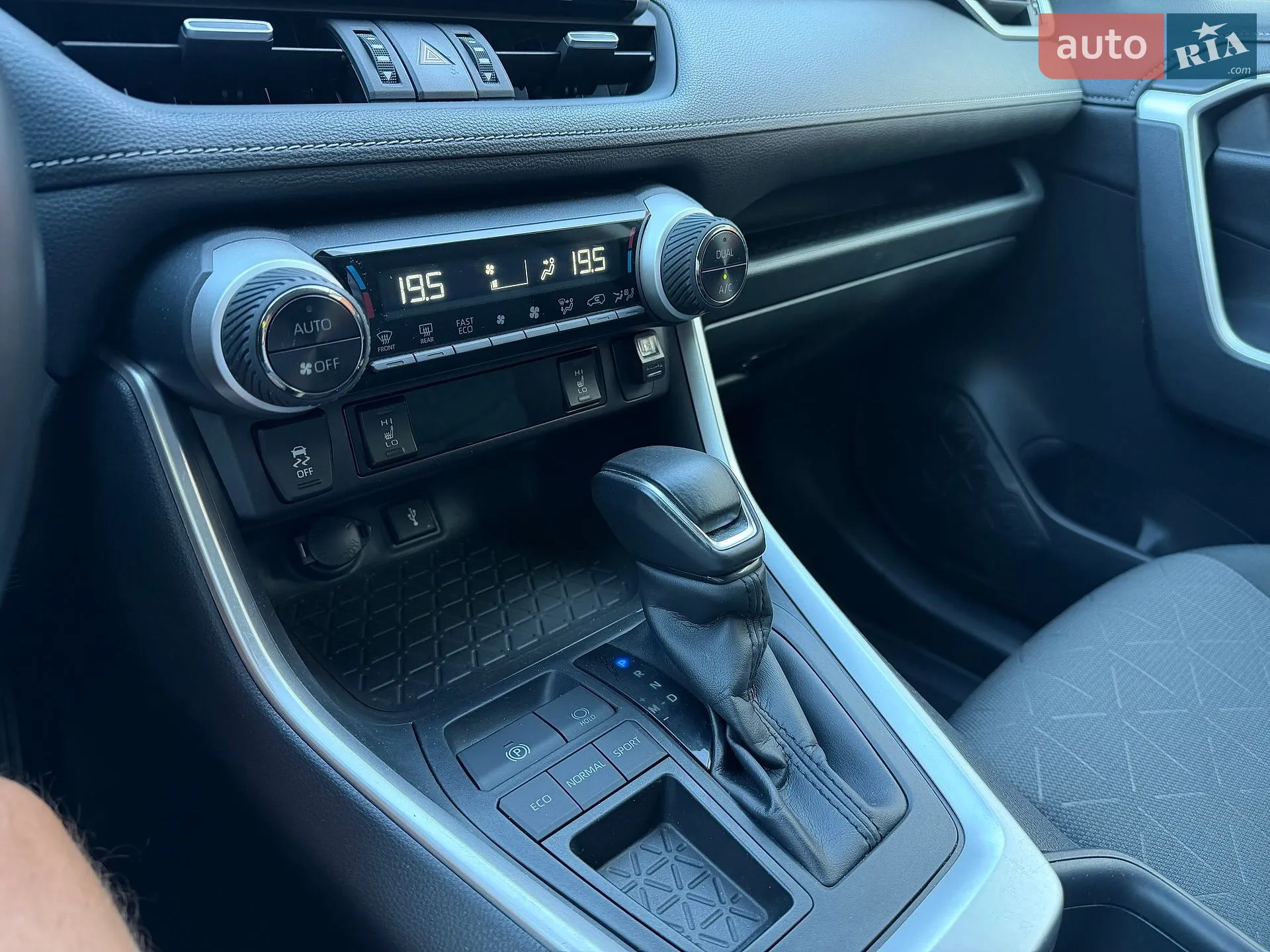 2019 Toyota RAV 4 - мініатюра 36