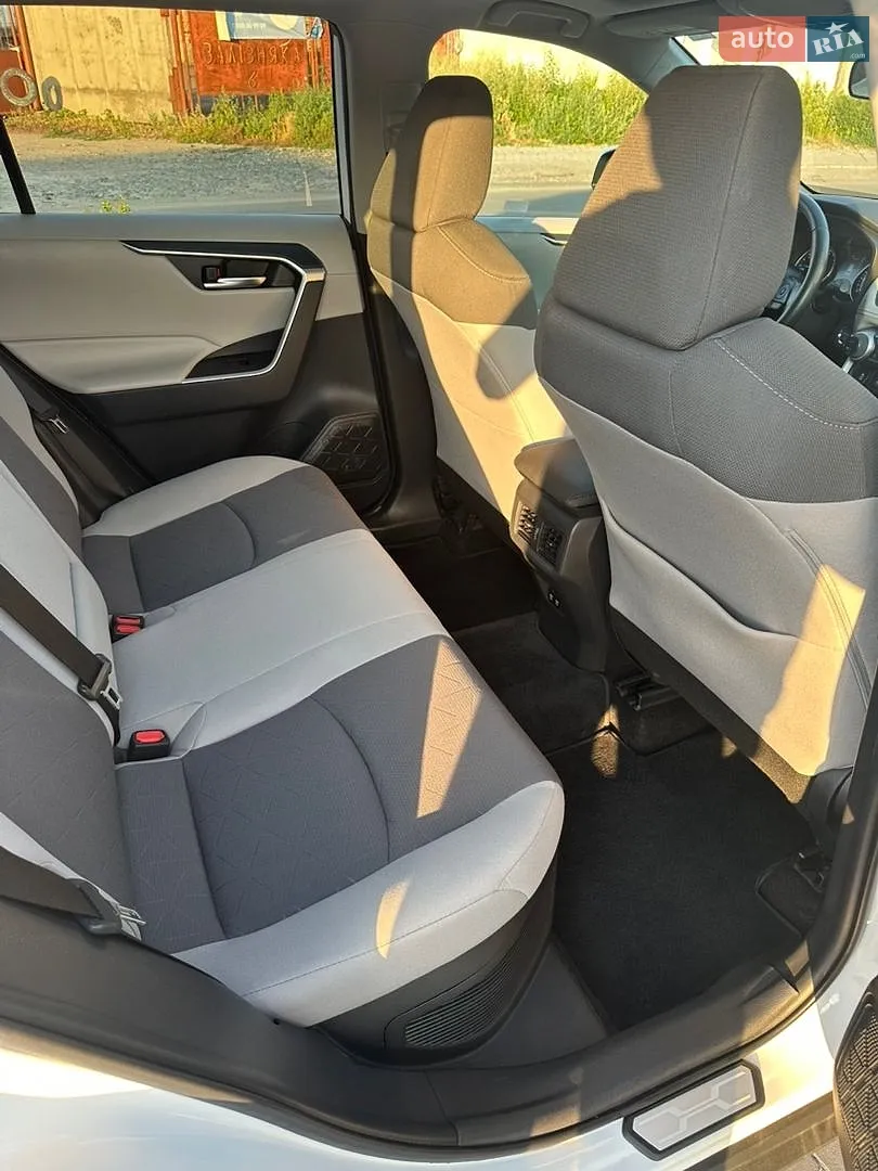 2019 Toyota RAV 4 - мініатюра 17