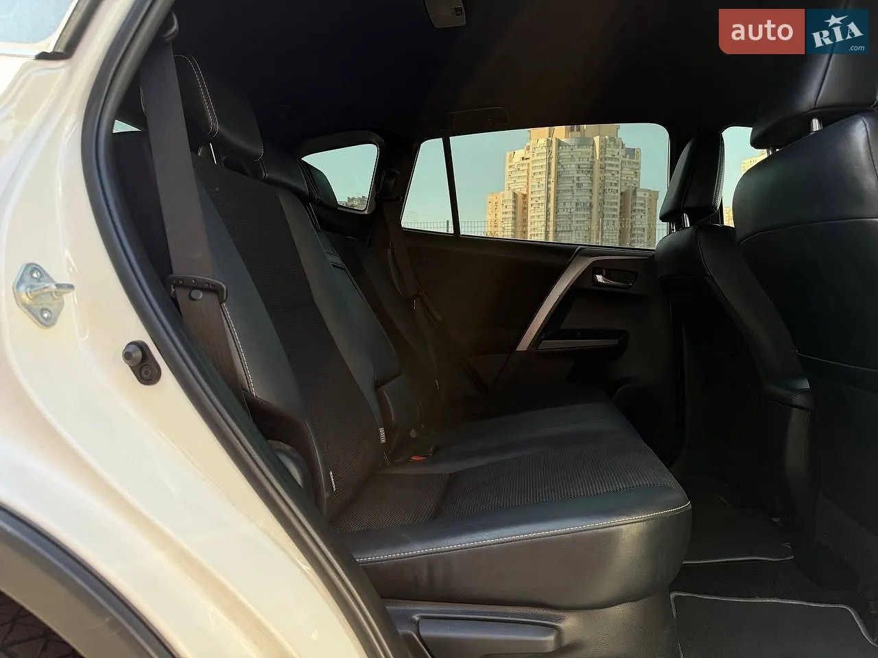 2017 Toyota RAV 4 - мініатюра 11
