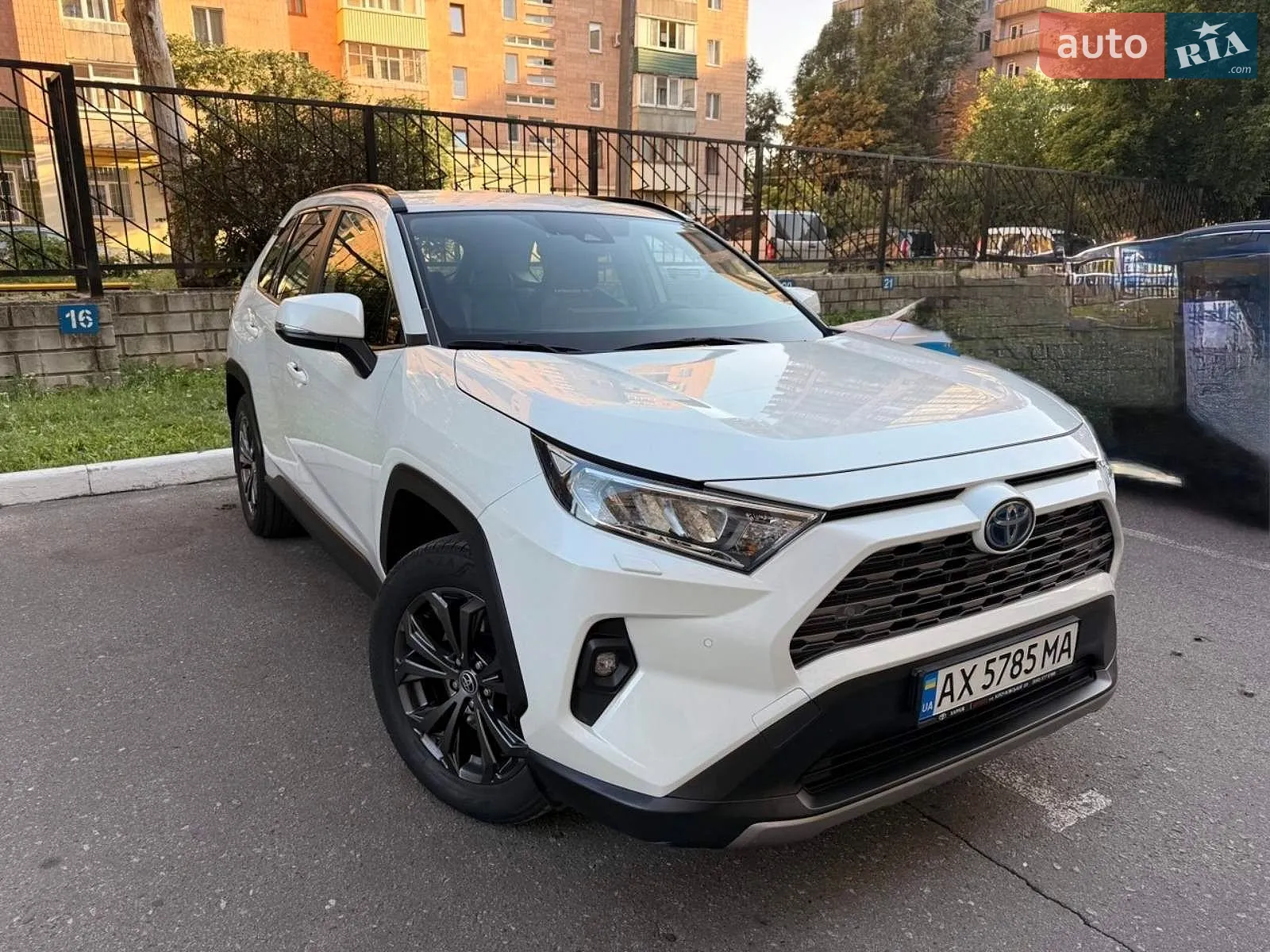 2022 Toyota RAV 4 - мініатюра 2