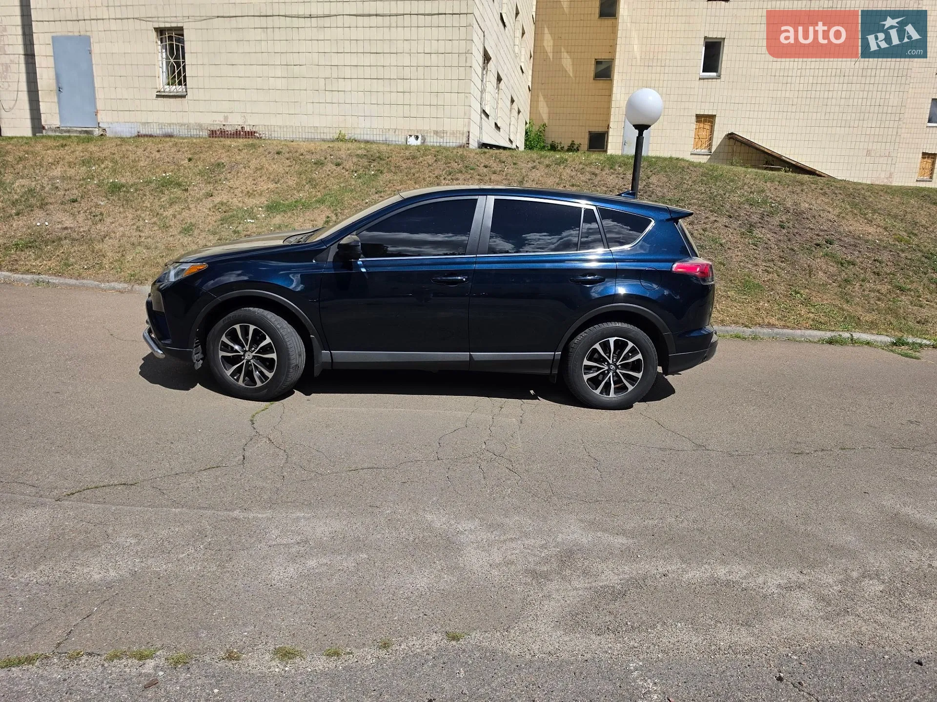2017 Toyota RAV 4 - мініатюра 2