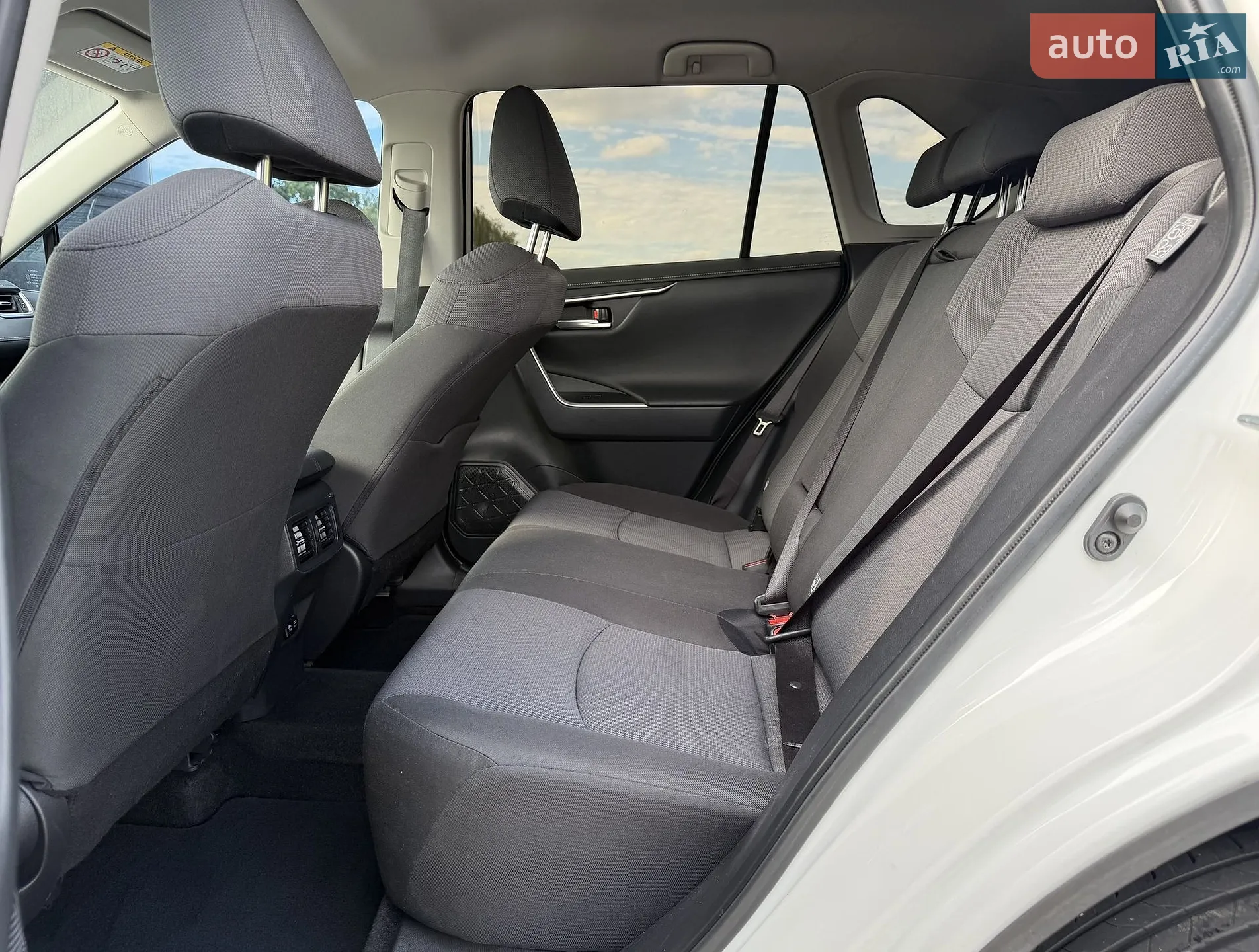 2019 Toyota RAV 4 - мініатюра 28