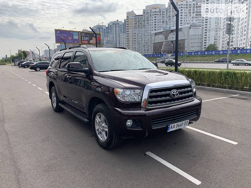 Внедорожник / Кроссовер Toyota Sequoia 2012 в Киеве