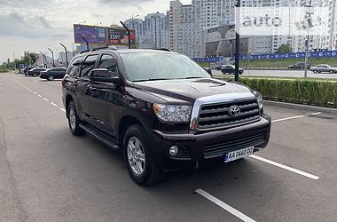 Внедорожник / Кроссовер Toyota Sequoia 2012 в Киеве