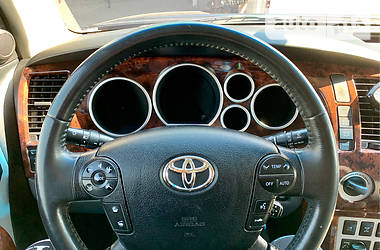 Внедорожник / Кроссовер Toyota Sequoia 2008 в Кривом Роге