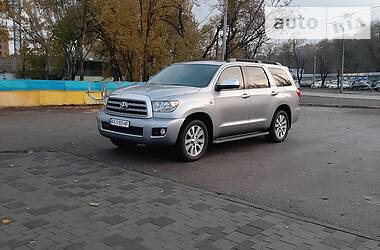 Toyota Sequoia 2011