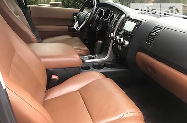 Внедорожник / Кроссовер Toyota Sequoia 2014 в 