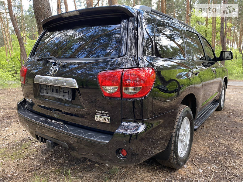 Позашляховик / Кросовер Toyota Sequoia 2009 в Києві