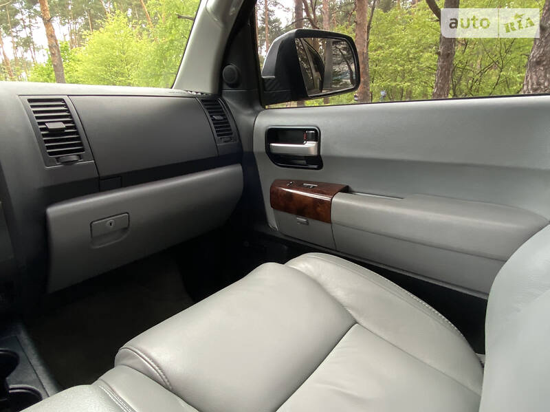 Позашляховик / Кросовер Toyota Sequoia 2009 в Києві
