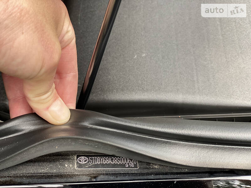 Позашляховик / Кросовер Toyota Sequoia 2009 в Києві