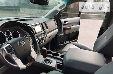 Внедорожник / Кроссовер Toyota Sequoia 2015 в Ровно