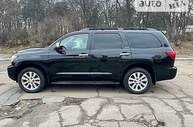 Внедорожник / Кроссовер Toyota Sequoia 2012 в Киеве