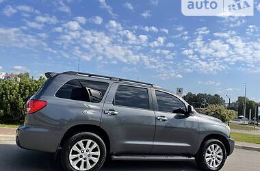 Внедорожник / Кроссовер Toyota Sequoia 2012 в Киеве