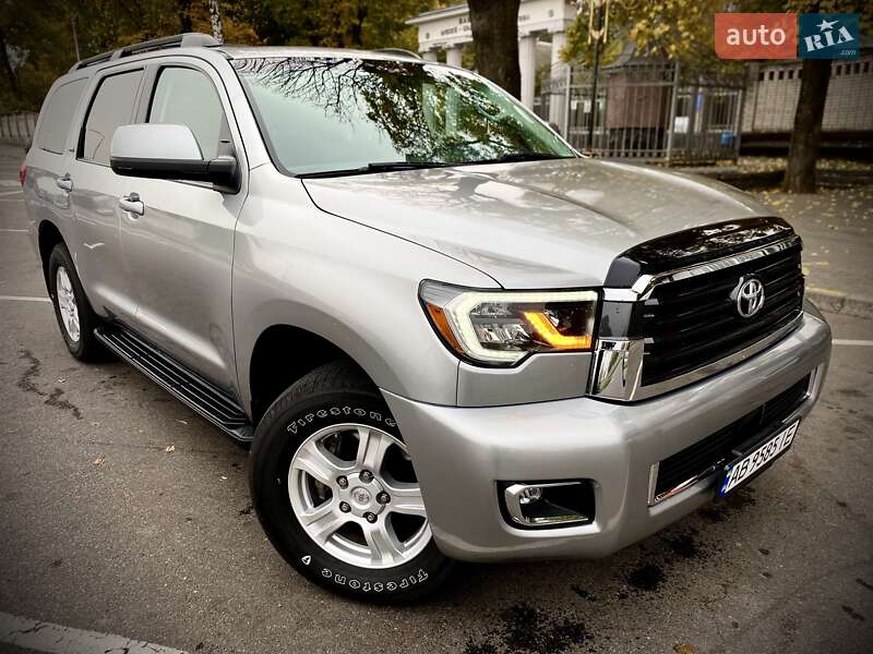 Внедорожник / Кроссовер Toyota Sequoia 2017 в Виннице