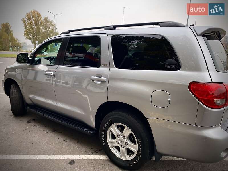 Внедорожник / Кроссовер Toyota Sequoia 2017 в Виннице