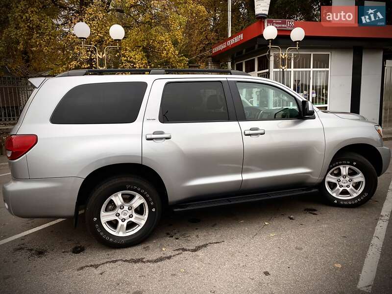 Внедорожник / Кроссовер Toyota Sequoia 2017 в Виннице