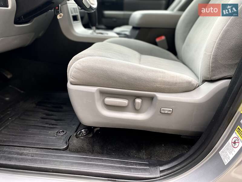 Внедорожник / Кроссовер Toyota Sequoia 2017 в Виннице