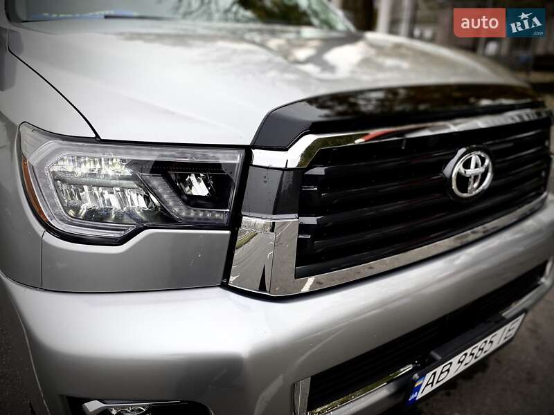 Внедорожник / Кроссовер Toyota Sequoia 2017 в Виннице