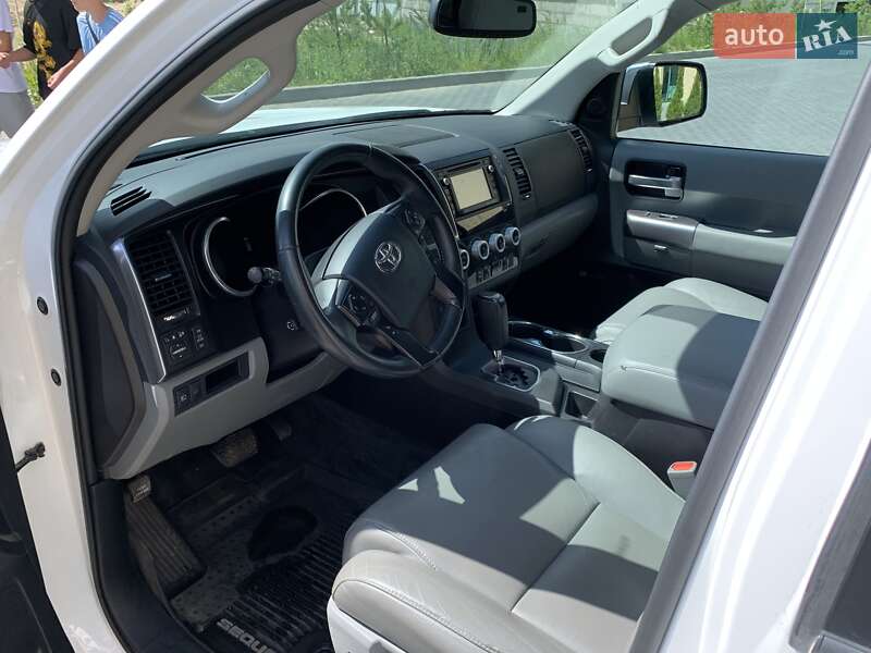 Позашляховик / Кросовер Toyota Sequoia 2017 в Хмельницькому