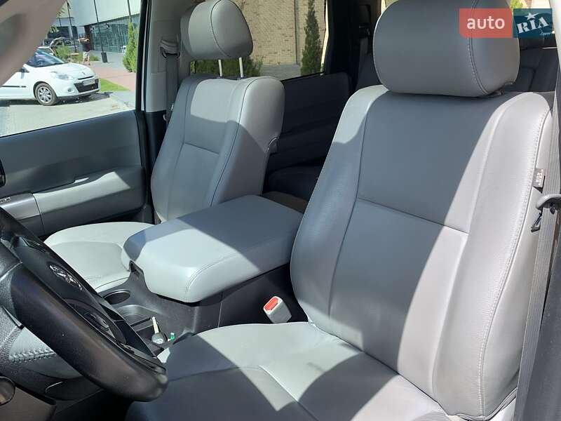 Позашляховик / Кросовер Toyota Sequoia 2017 в Хмельницькому