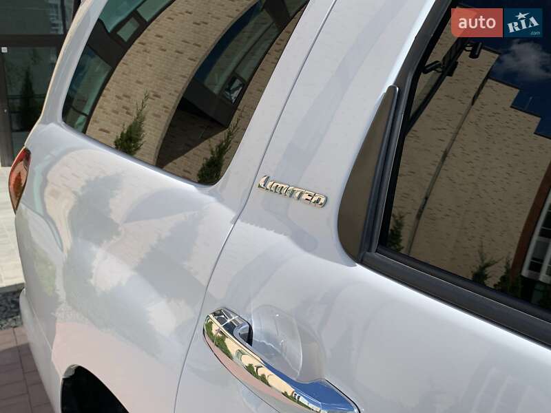 Позашляховик / Кросовер Toyota Sequoia 2017 в Хмельницькому