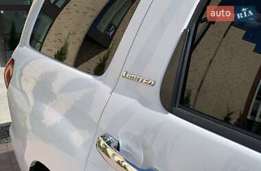 Внедорожник / Кроссовер Toyota Sequoia 2017 в 