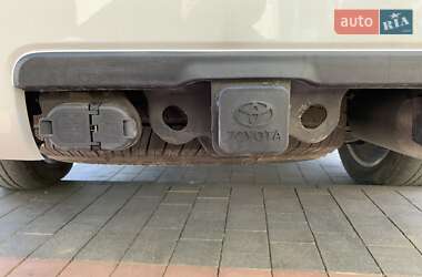 Внедорожник / Кроссовер Toyota Sequoia 2017 в 