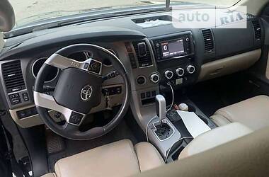 Позашляховик / Кросовер Toyota Sequoia 2016 в Ужгороді