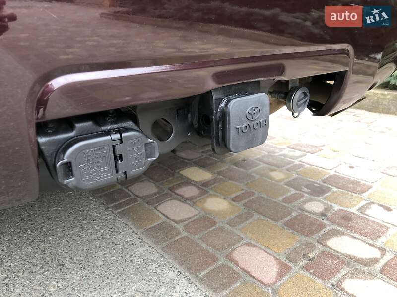 Внедорожник / Кроссовер Toyota Sequoia 2012 в Киеве