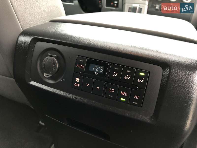 Внедорожник / Кроссовер Toyota Sequoia 2012 в Киеве