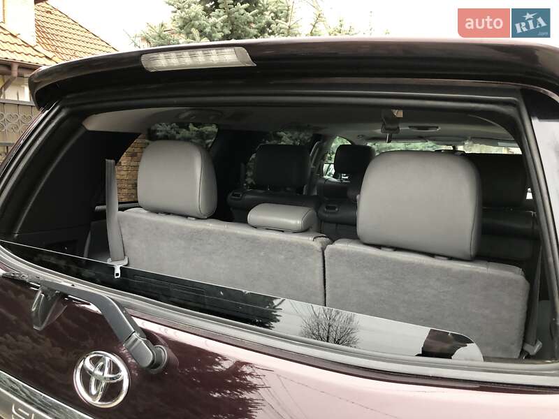 Внедорожник / Кроссовер Toyota Sequoia 2012 в Киеве