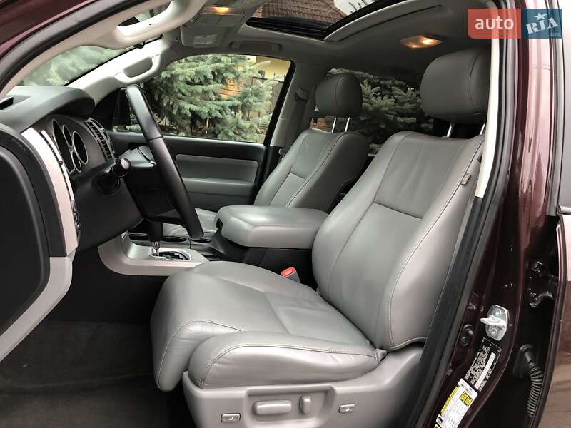 Внедорожник / Кроссовер Toyota Sequoia 2012 в Киеве