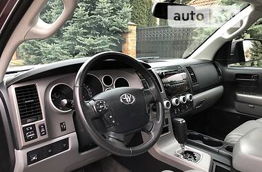 Позашляховик / Кросовер Toyota Sequoia 2012 в Києві