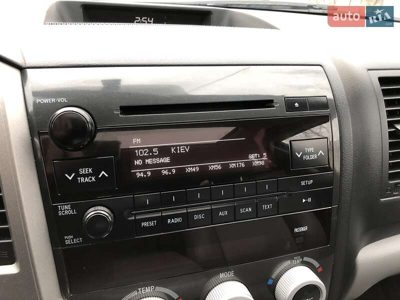 Внедорожник / Кроссовер Toyota Sequoia 2012 в Киеве