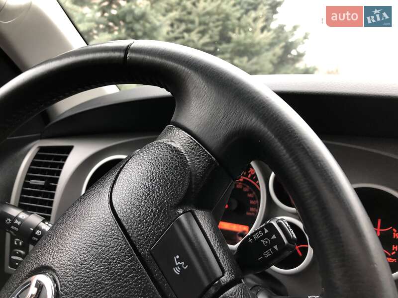Внедорожник / Кроссовер Toyota Sequoia 2012 в Киеве
