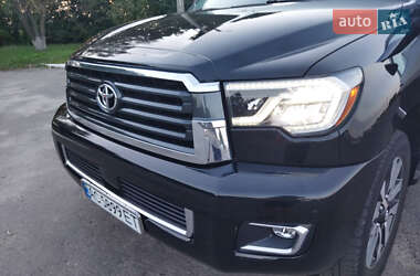 Позашляховик / Кросовер Toyota Sequoia 2017 в Луцьку