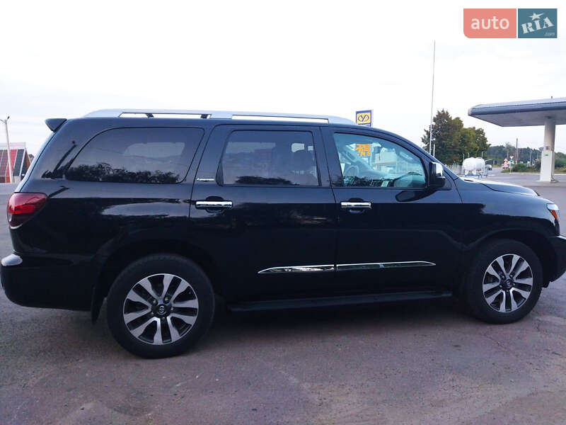 Внедорожник / Кроссовер Toyota Sequoia 2017 в Луцке