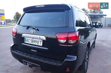 Позашляховик / Кросовер Toyota Sequoia 2017 в Луцьку
