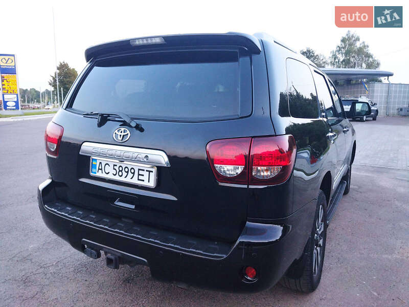 Внедорожник / Кроссовер Toyota Sequoia 2017 в Луцке