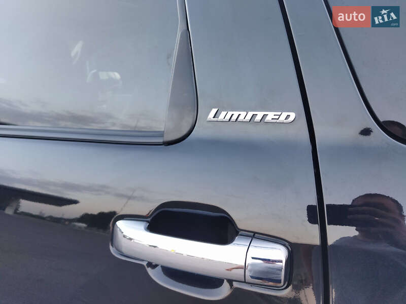 Внедорожник / Кроссовер Toyota Sequoia 2017 в Луцке