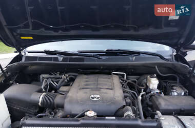 Позашляховик / Кросовер Toyota Sequoia 2017 в Луцьку