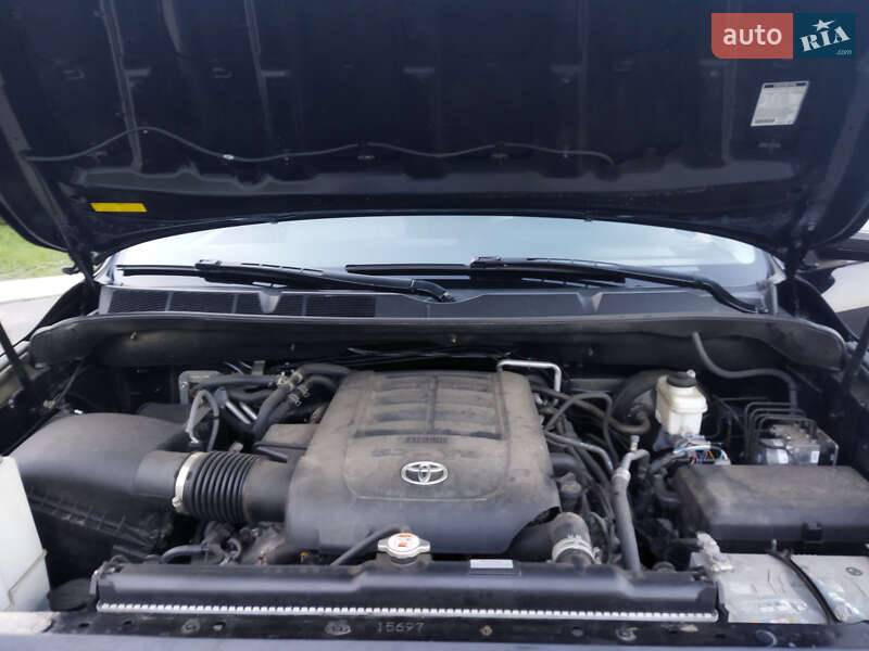 Внедорожник / Кроссовер Toyota Sequoia 2017 в Луцке