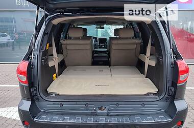 Універсал Toyota Sequoia 2010 в 