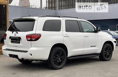 Внедорожник / Кроссовер Toyota Sequoia 2019 в 