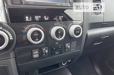 Внедорожник / Кроссовер Toyota Sequoia 2019 в 