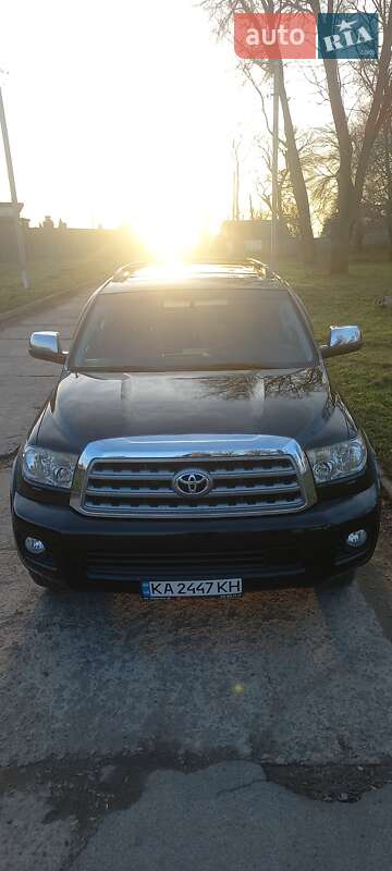 Внедорожник / Кроссовер Toyota Sequoia 2013 в Верхнеднепровске