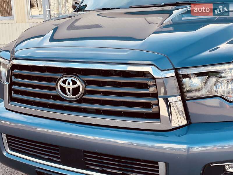 Внедорожник / Кроссовер Toyota Sequoia 2017 в Одессе