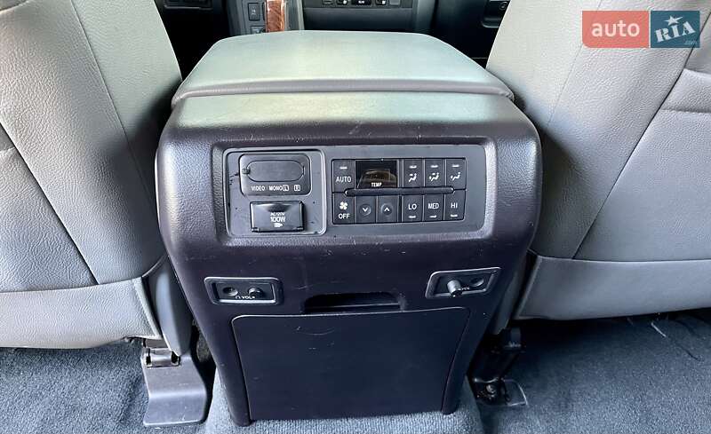 Внедорожник / Кроссовер Toyota Sequoia 2017 в Одессе